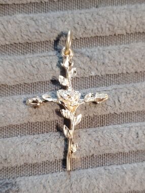 James Avery 14k Gold Rosebud Cross